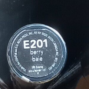 Avon 3 in 1 Lip Wand.  Lip Contour, Lipstick, Lip gloss in one pen.